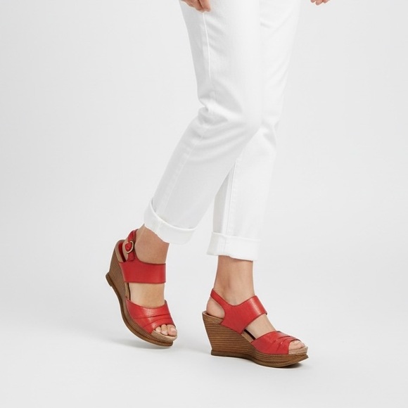 MIZ MOOZ Ruthy Orange Tan Leather Memory Foam Wedge Sandals Sz 8 Runs Small